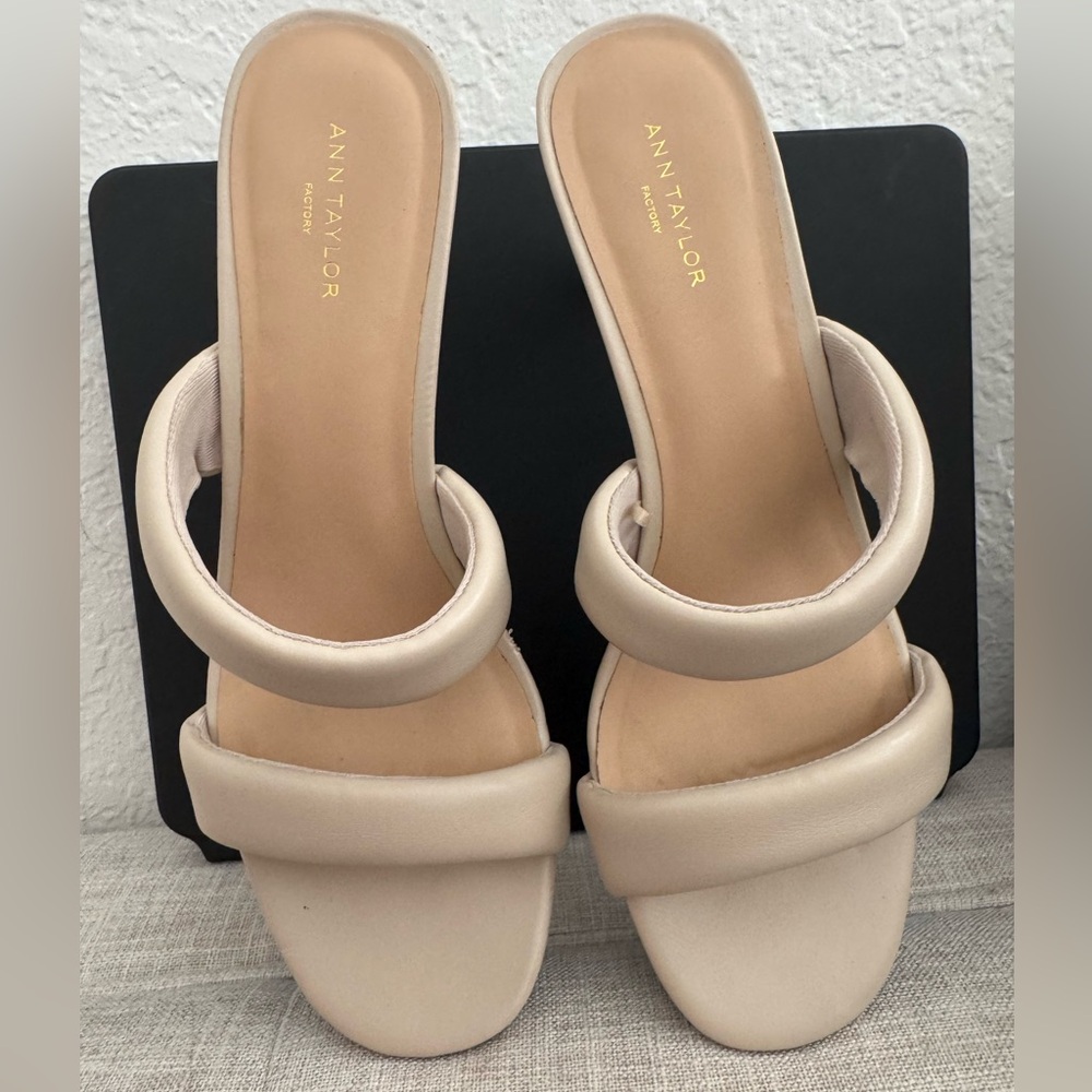 Ann Taylor kitten heel